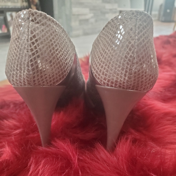 Multi-Pattern Grey Heels - Picture 3 of 4